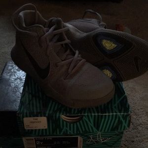 Nike Kyrie sneakers youth 2